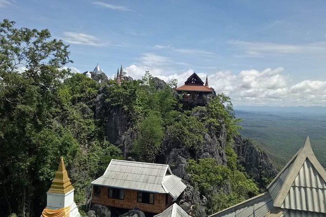 1 day Private Tour to Unseen Temple in Lampang - Stop 2: Wat Chaloem Phrakiat Phrachomklao Rachanuson and the hilltop stair test