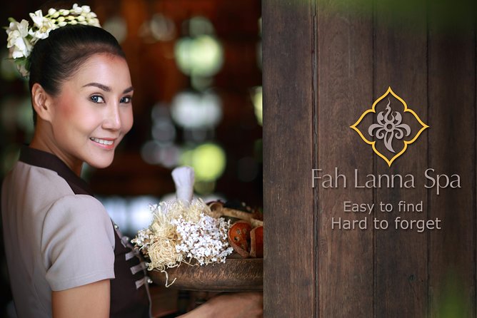 2 Hour Siam Herbal Luxury Spa Package at Fah Lanna Spa - Old City branch - The 2-hour plan: Thai massage + hot herbal ball therapy