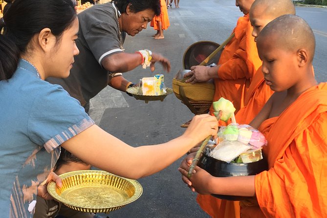 4 highlights: Sticky Waterfall/Elephants/local market /Wat Banden - An early-morning Chiang Mai day that actually feels like a day