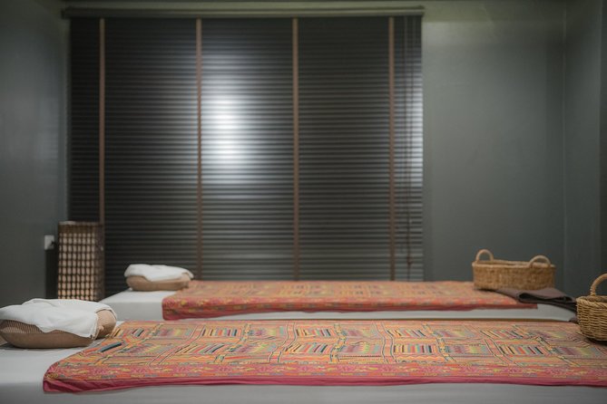 60 Mins -The Home Feet massage with Hotstone -Free Transportation - Logistics that help you plan: hours, duration, and tickets