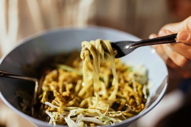 A Magical Evening in Chiang Mai: Private City Tour - Stop 4: Warorot Market (Kad Luang) for a Real Night Market Bite