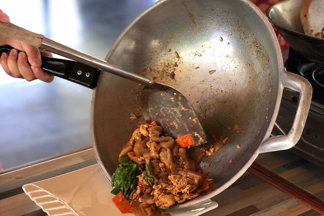 Baan Farm Thai Cooking School Chiangmai - Kru Ploy’s ingredient lesson: freshness checks and real prep skills
