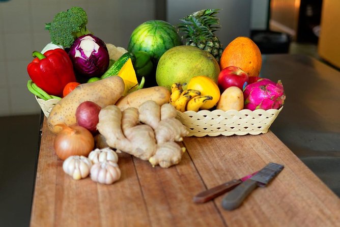 Baan Hongnual: Authentic Thai Cooking & Market Experience - Your four-course lunch: sharing the table and taking recipes home