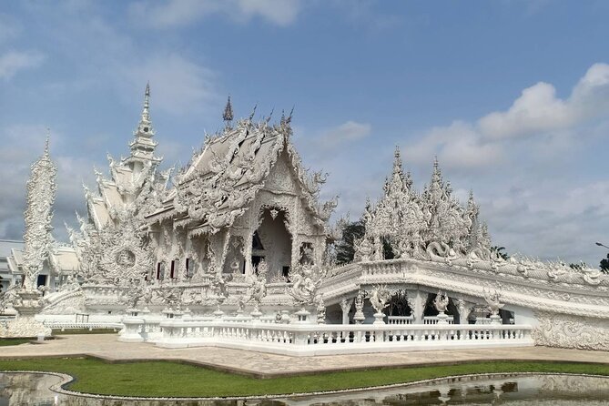 Best Places in Chiang Rai White, Blue, Big Buddha, Tea Plantation - Wat Huay Pla Kang: the 9-floor pagoda and giant Buddha