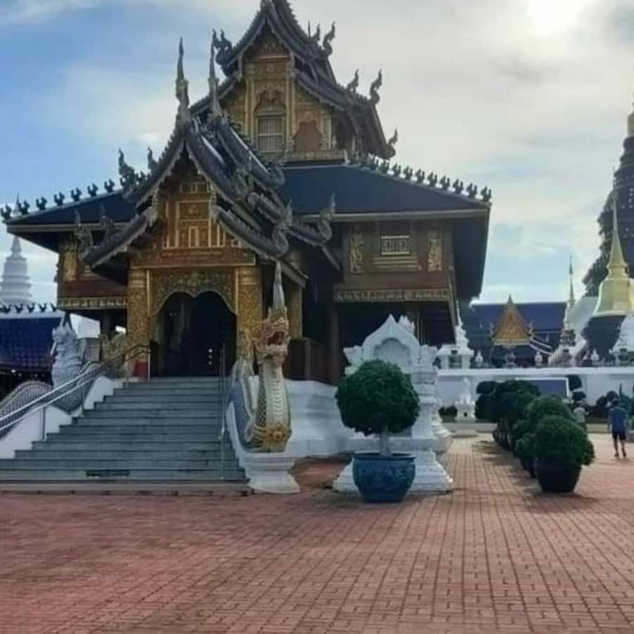 Chiang Dao Cave, Sticky Waterfall, Baan Den Temple Private - Wat Ban Den (Baan Den): colorful hilltop temple views and calm sightseeing time