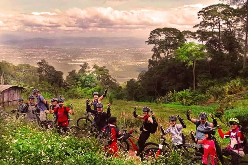 Chiang Mai: 20km Downhill Mountain Biking Challenge Suthep M - Riding the Forest Lines: From Doi Suthep Toward Viewpoints