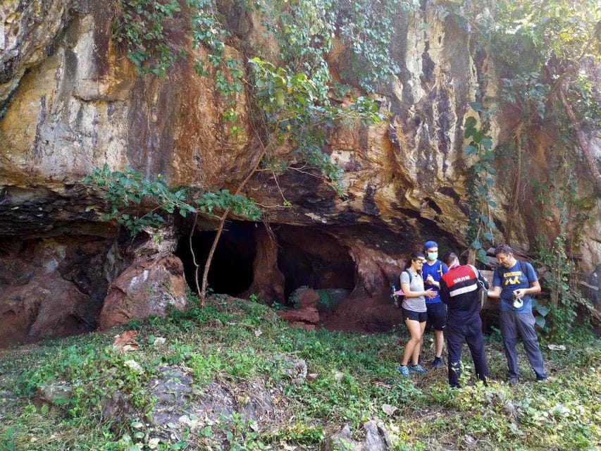 Chiang Mai: 21 km DH,XC Mountain Biking from Takkatan Caves. - Wat Nin Prapha: Temple Art, Lunch Break, and a Well Worth Pausing For