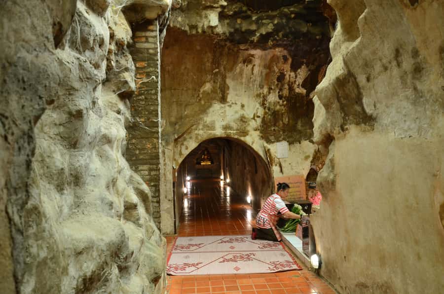 Chiang Mai: 4-hour Doi Suthep, Wat Umong, & Wat Phalat Tour - Wat Umong’s Tunnel Complex: Buddha Faces in the Dark
