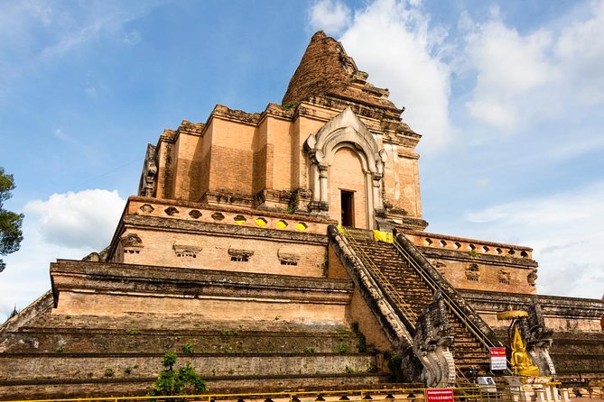 Chiang Mai Best City Tour with Doi Suthep & Iconic Temples - Wat Pha Lat and Tha Phae Gate: Peace by the Water, History by the Gate