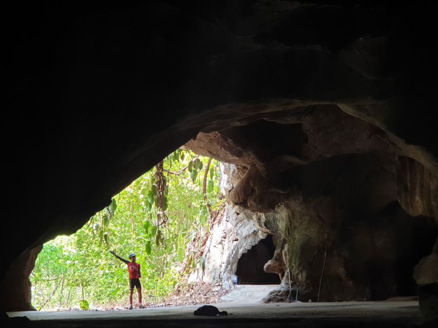 Chiang Mai: Boat Ride and Cycling Tour to Sticky Waterfall - Bikes, safety gear, and what to pack for muddy fun