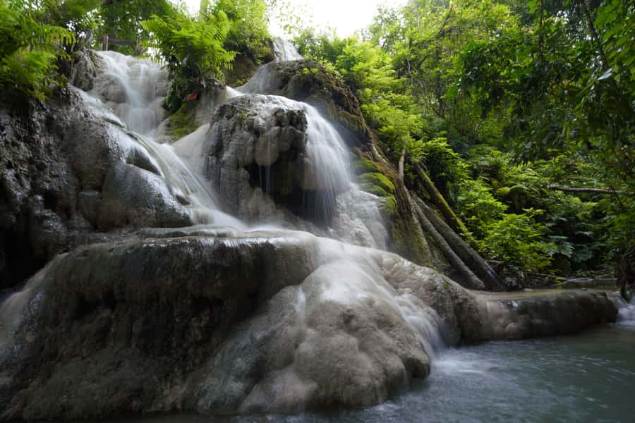 Chiang Mai: Bua Thong Sticky Waterfall & Huge Cave & Buffet - Who should book this Sticky Waterfall cave + geyser day trip