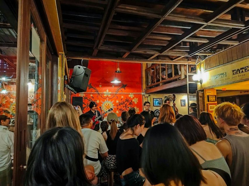 Chiang Mai: Chiang Mai Bar Hopping Guided Night Tour - Ton Goom Riverfront and the Riverside Bar: drinks with atmosphere