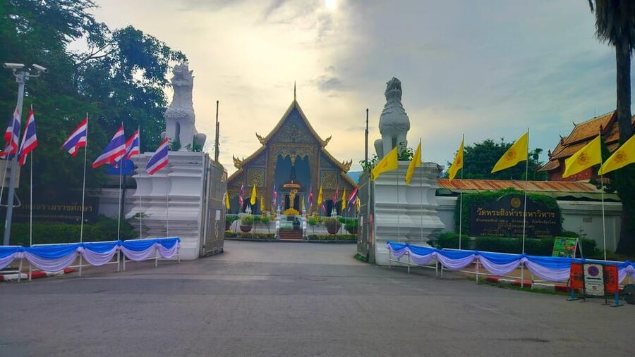 Chiang Mai: Chiang Mai Old City Twilight Walking Tour - Price and value: $20 that mostly buys guidance (plus entrance fees)