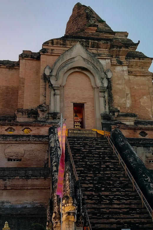 Chiang Mai: Chiang Mai Old City Twilight Walking Tour - Meeting point, pace, and group vibe: what it feels like in practice