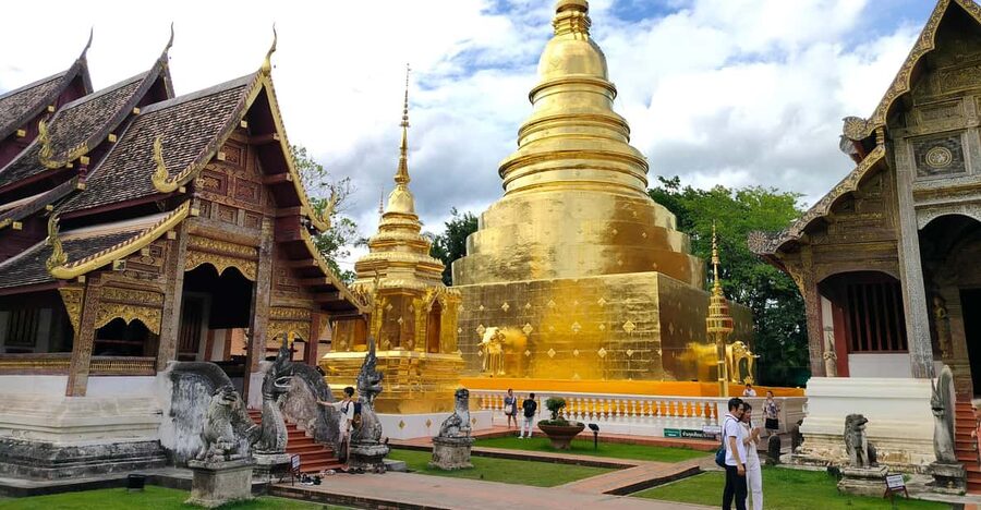 Chiang Mai: Chiang Mai Old City Twilight Walking Tour - Wat Chedi Luang: guided temple storytelling with a sense of scale
