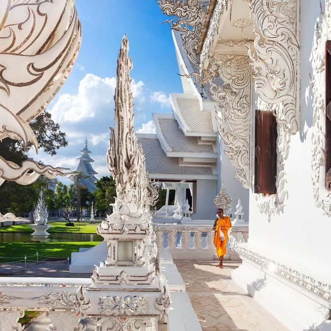 Chiang Mai: Chiang Rai Famous Temples & Hot Springs Day Trip - Wat Rong Suea Ten: Blue Temple Energy, Short and Sweet Guided Time