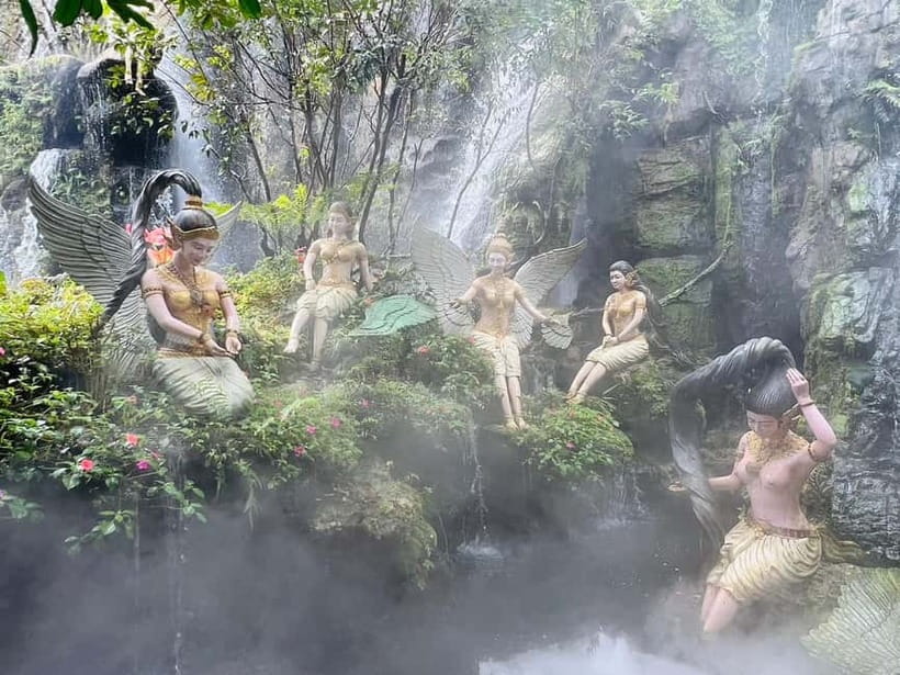 Chiang Mai: Chiang Rai Highlights in One Day - One-day Chiang Rai: art temples, giant monuments, and a long drive