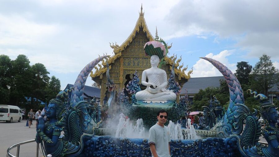 Chiang Mai: Chiang Rai Temples & Black House Discovery Tour - Wat Rong Suea Ten Blue Temple: Color, Craft, and Tiger Lore