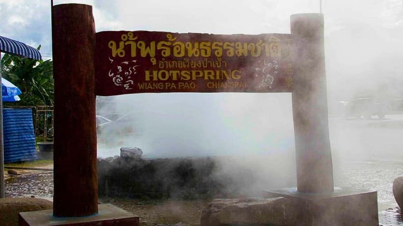 Chiang Mai: Chiang Rai Temples, Golden Triangle & Boat Tour - Karen Hill Tribe stop: what you get with Option A vs Option B
