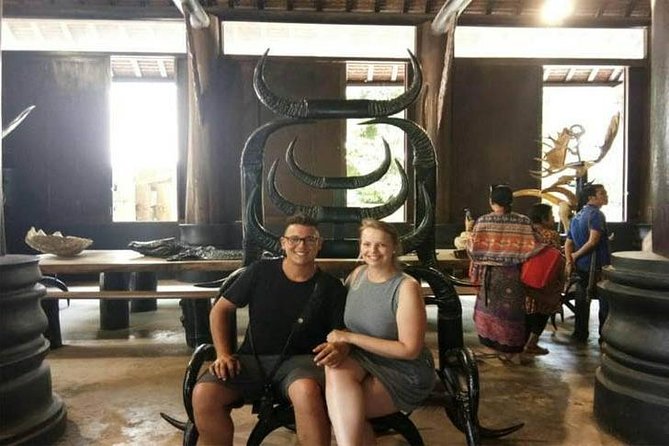 Chiang Mai-Chiang Rai: White Temple-Blue Temple-Lalita Cafe - One-day Chiang Rai: the logic behind White, Blue, and Black