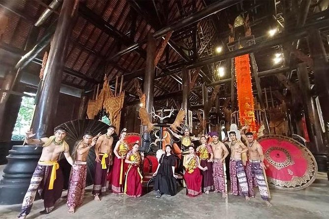 Chiang Mai-Chiang Rai: White Temple-Blue Temple-Lalita Cafe - Optional stops: Lalita Café and Longneck Karen Village programs