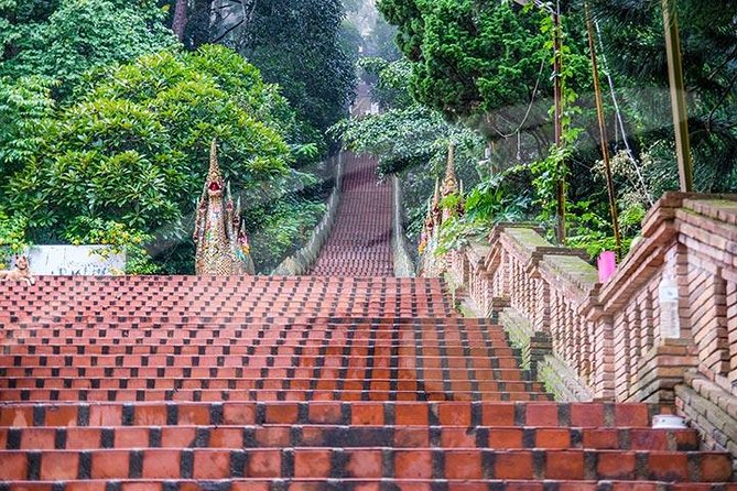 Chiang Mai City and Temples Half-Day Tour - Stop 3: Wat Phra That Chedi Luang and the Earthquake Story