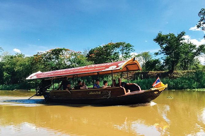 Chiang Mai City Life Style (Half day, No lunch) - Wat Phra Singh: Lanna art and a temple with serious age