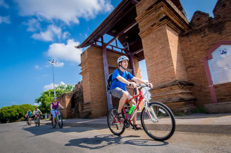 Chiang Mai: Countryside Adventure by Bike - Getting out of Chiang Mai fast: the train-bike start