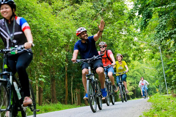 Chiang Mai Countryside Guided Bike Tour - Wat Phra That Hariphunchai: Golden Chedi, Easy Temple Time