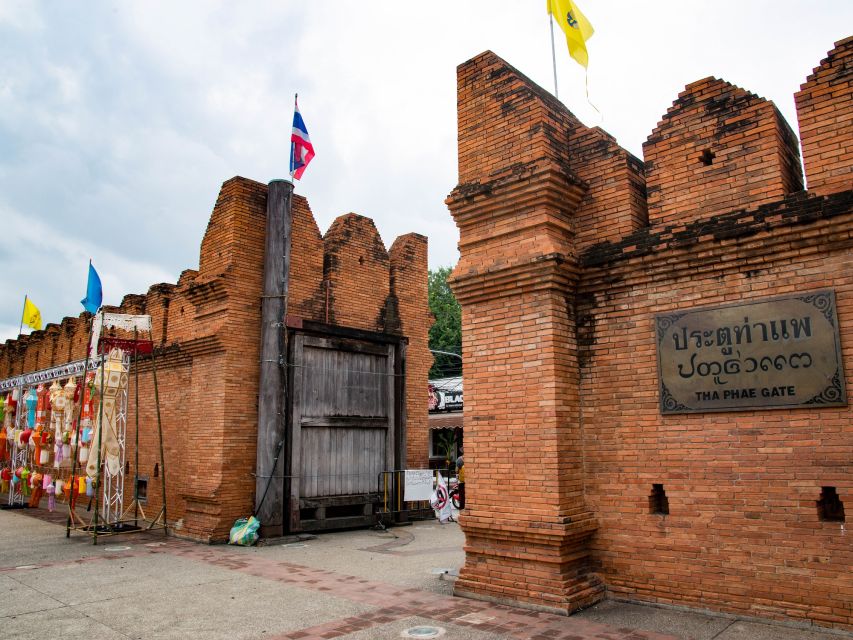 Chiang Mai: Customize Your Own Chiang Mai City Tour - Market and craft time: Warorot, Ton Lamyai, and Chang Moi