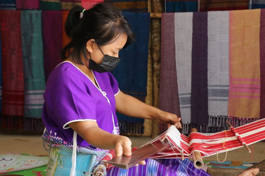 Chiang Mai: Doi Inthanon Highlights Small Group Tour - Karen village coffee and lunch: the most human moment of the day