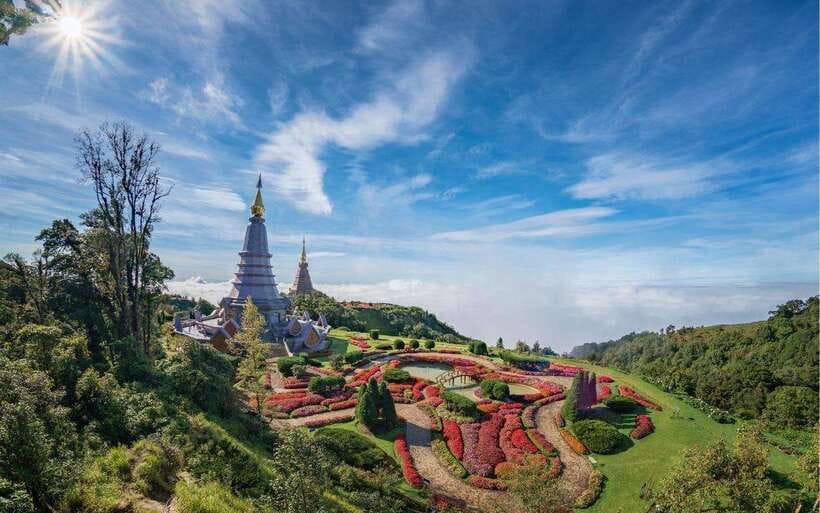 Chiang Mai:Doi Inthanon National Park & Hike at Kew Mae Pan - Royal Pagodas at the top: beautiful, but mind your clothing