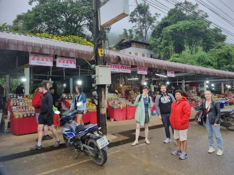 Chiang Mai: Doi Inthanon National Park Sightseeing Tour - Mae Klang Luang: Lunch, Shopping, and Rice Terrace Views