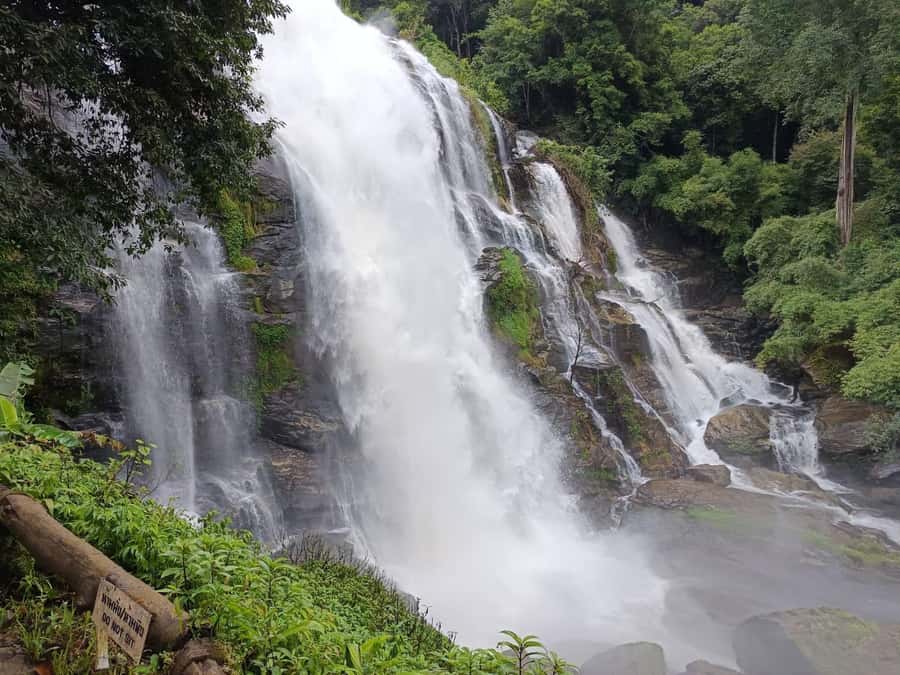 Chiang Mai: Doi Inthanon One-Day Tour with a Private Driver - Royal Pagodas: Twin Chedis and Mountain-View Gardens