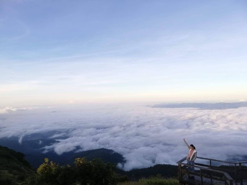 Chiang Mai: Doi Inthanon Park Day Trip with Kiw Mae Pan Hike - King and Queen’s Pagodas: Royal Monuments That Translate Well to Photos