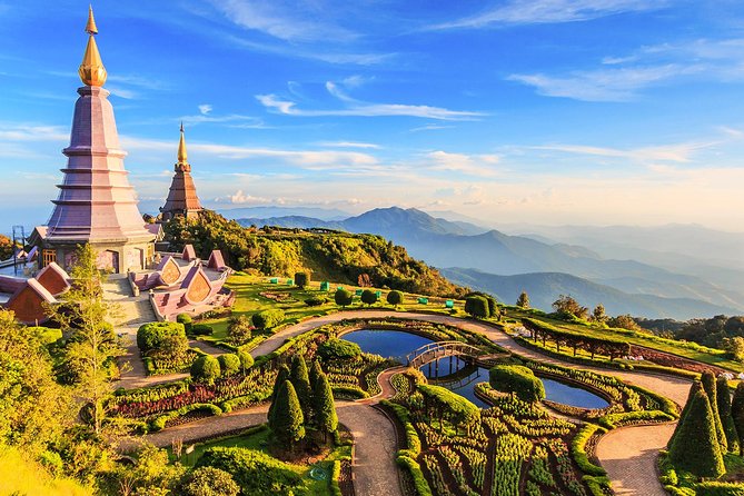 CHIANG MAI: Doi Inthanon-Trekking Keiw Mae Pan-Waterfall-Lunch - Stop 1: Doi Inthanon National Park and the King and Queen pagodas