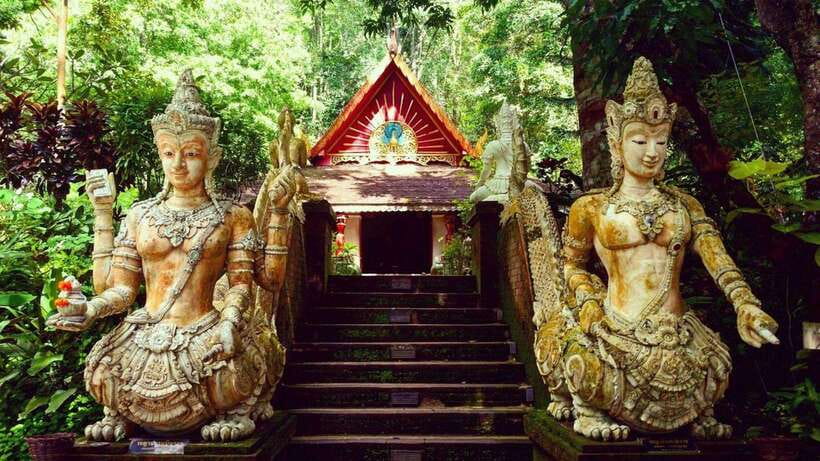 Chiang Mai: Doi Suthep and Wat Pha Lat Temple Evening Tour - Wat Pha Lat: Gardens, Statues, and City Views in the Quiet First Hour