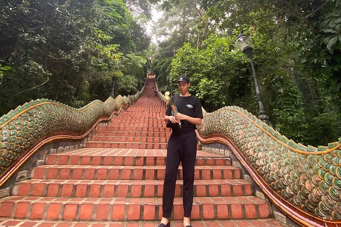Chiang Mai Doi Suthep Temple and Sticky Waterfall Tour (Private & All-Inclusive) - The waterfall payoff: Bua Tong (Nam Phu Chet Si) and the climb into the water
