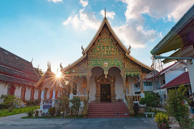 Chiang Mai - Doi Suthep Temple and Street Food Tour - Chang Phuak Gate Night Market: Your First Guided Street Food “Taste Circuit”