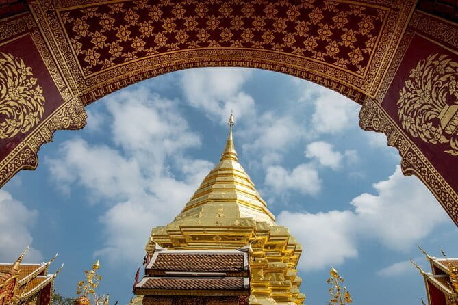 Chiang Mai Doi Suthep Temple and Wat Pha Lat Hike - Getting there by songthaew: local transport, real tradeoffs