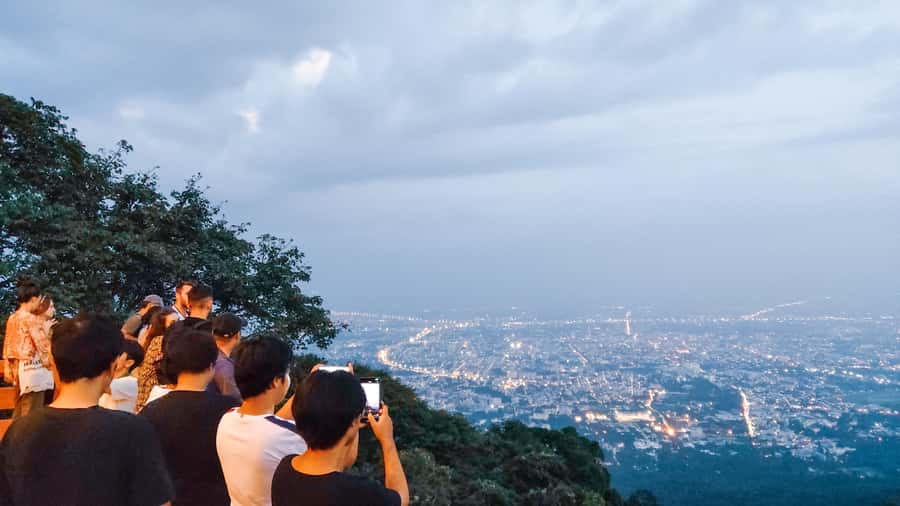 Chiang Mai: Doi Suthep, Wat Pha Lat and Michelin Food Tour - What to bring (and what can ruin your day fast)