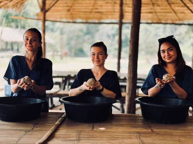Chiang Mai: Elephant Sanctuary, Long Neck & Sticky Waterfall - Long Neck Village: what to expect and how to approach it respectfully