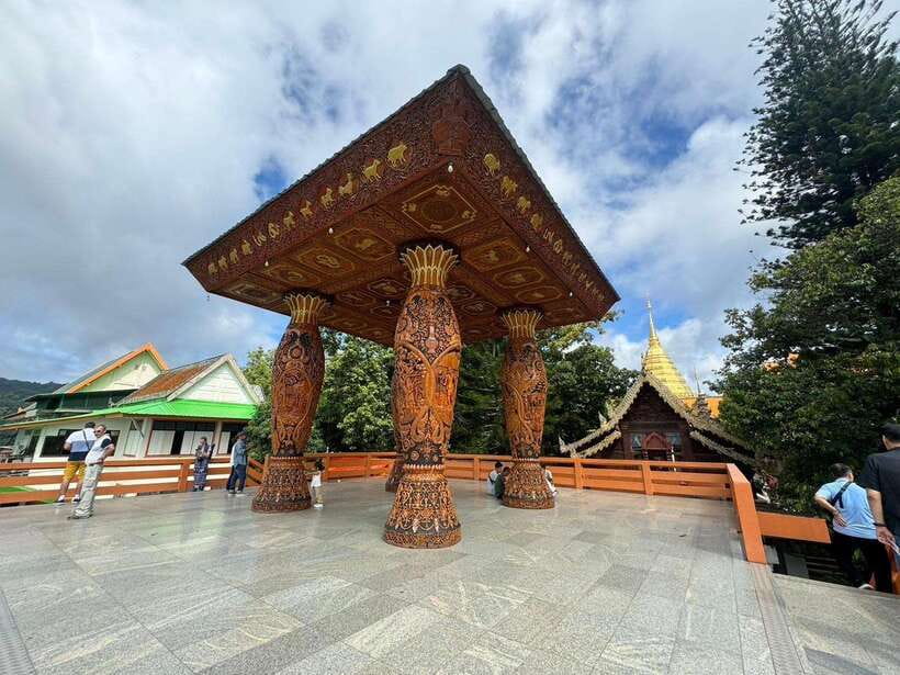 Chiang Mai: Elephant Sanctuary, Monk Trail & Doi Suthep Tour - Pon Elephant Thailand in Mae Wang: feeding, walking, and a river bath (ethically)