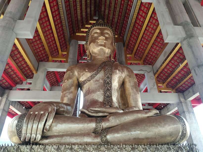 Chiang Mai: Elephants, Sticky Waterfalls, Market and Temple - Lunch: local food in a real setting