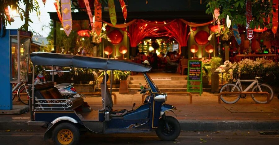 Chiang Mai: Evening Foodie Tour - Night market time around Chang Puak Gate or North Gate