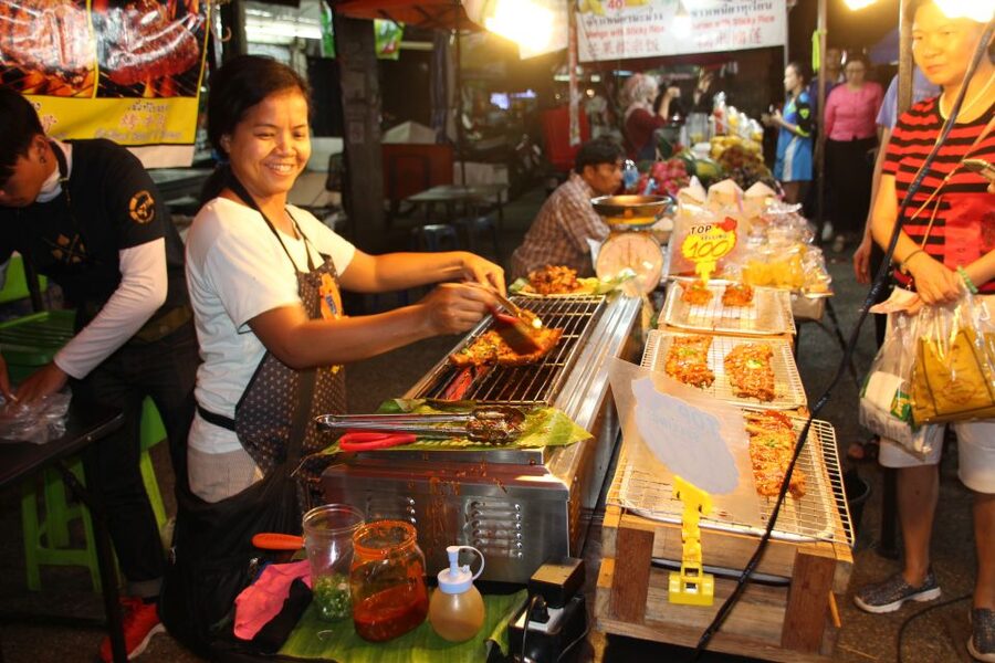 Chiang Mai: Evening Local Street Food Market Tour - How the Evening Street Food Plan Fits Into 150 Minutes