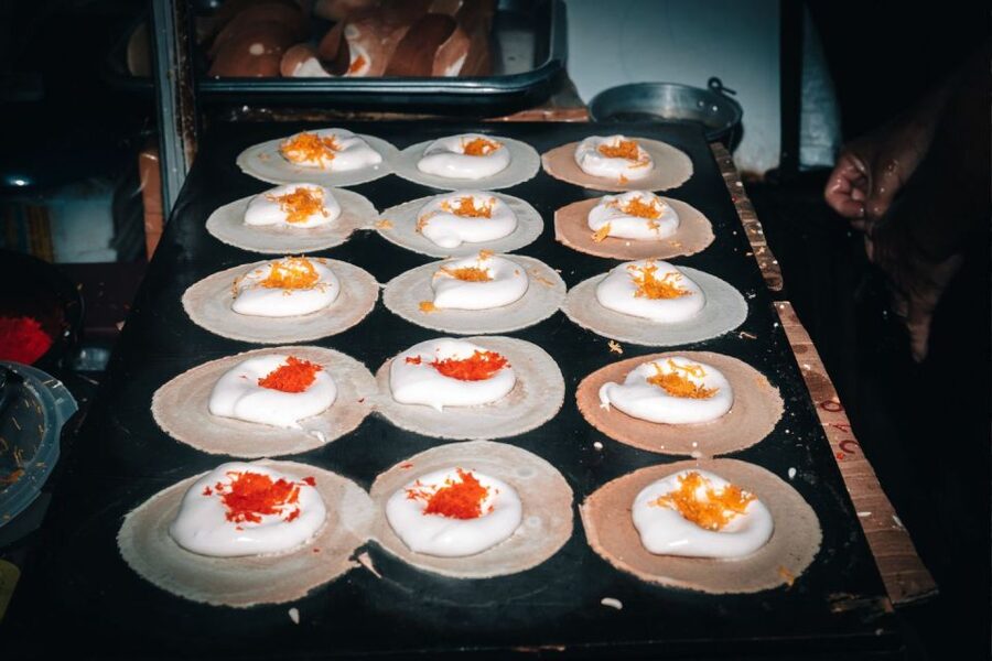 Chiang Mai: Food Tour by Songtheaw Truck with 15+ Tastings - Guides, pacing, and what makes the vibe work