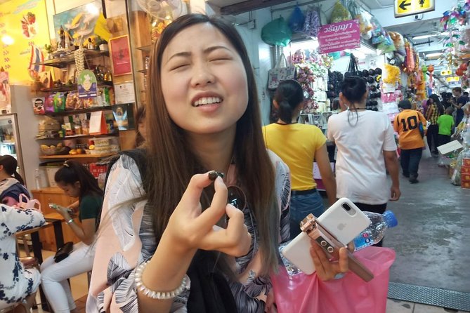 Chiang mai Foodies and Historic Walk - Wat Phra Singh stop: the art, the pagoda, and the royal story