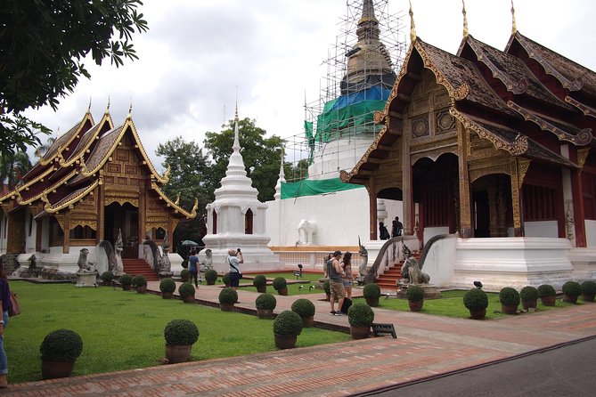 Chiang mai Foodies and Historic Walk - Group size and walking pace: what to expect on your body