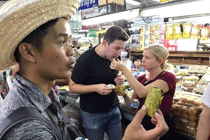 Chiang mai Foodies and Historic Walk - Meeting at Three Kings Monument: quick start, less stress